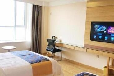 هتل Greentree Inn Urumqi Airport Tianyi International City