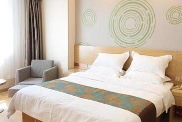 هتل Greentree Inn Urumqi Airport Tianyi International City