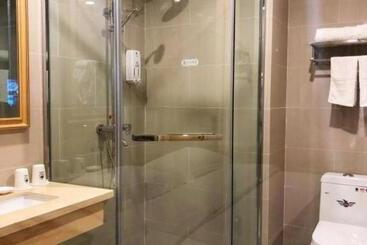 هتل Greentree Inn Urumqi Airport Tianyi International City