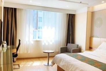 هتل Greentree Inn Urumqi Airport Tianyi International City