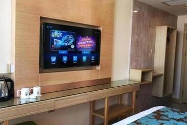 هتل Greentree Inn Urumqi Airport Tianyi International City