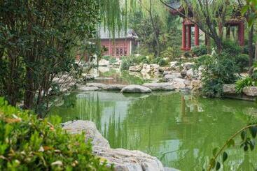 هتل Greentree Inn Huaqingchi Subway Station