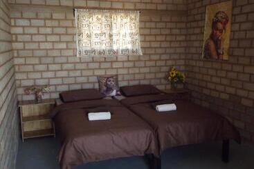 هتل Stop 'n Stay Otavi Rest Camp