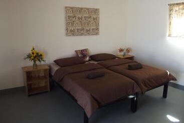 هتل Stop 'n Stay Otavi Rest Camp