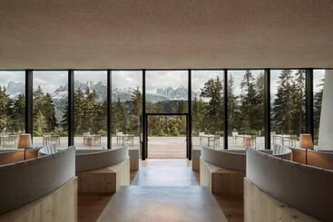 هتل Forestis Dolomites