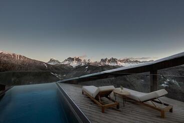 هتل Forestis Dolomites