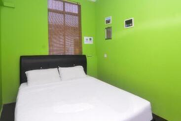 هتل Spot On 89929 Tropical Lodge