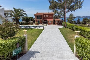 Anthoula S House