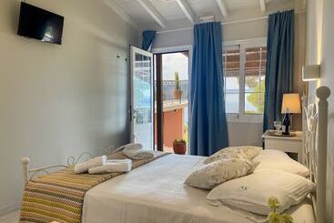 Anthoula S House
