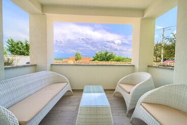 Apartments Mali Nono