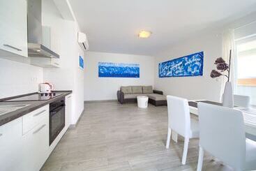 Apartments Mali Nono