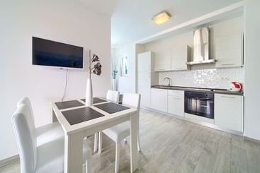 Apartments Mali Nono