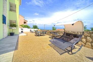 Apartments Mali Nono