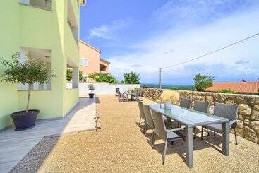 Apartments Mali Nono