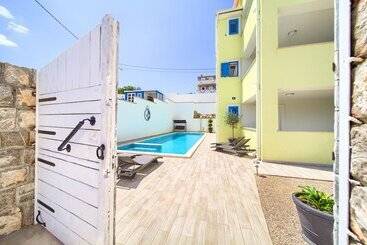 Apartments Mali Nono