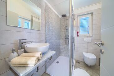 Apartments Mali Nono
