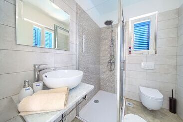 Apartments Mali Nono