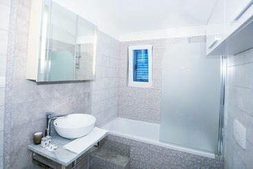 Apartments Mali Nono