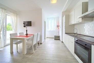 Apartments Mali Nono