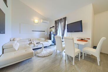 Apartments Mali Nono