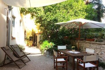 مبيت وإفطار La Petite Maison