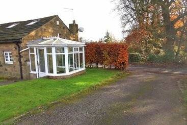 Country School Cottage Near Harwood