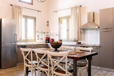 Elite Cottages   Adults Only