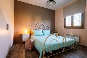 Elite Cottages   Adults Only