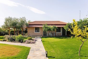 Elite Cottages   Adults Only