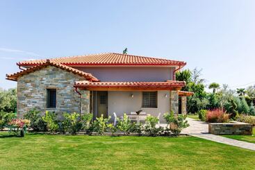 Elite Cottages   Adults Only