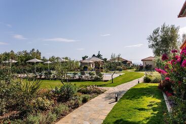 Elite Cottages   Adults Only