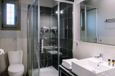 Elite Cottages   Adults Only