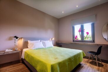 Elite Cottages   Adults Only
