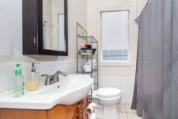 Pension (Hôtel basse catégorie) Bedrooms Near Fenway & Downtown Boston