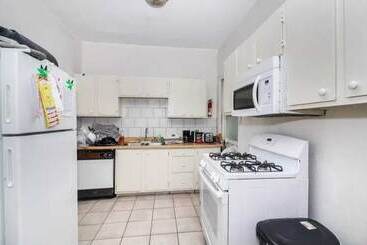 پانسیون Bedrooms Near Fenway & Downtown Boston