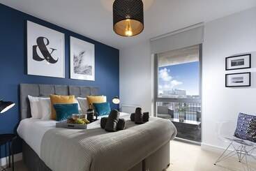 Penthouse Plymouth Apartment  Sea View  Sleeps 7   Private Parking   Habita Property