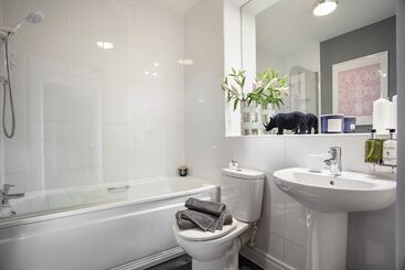 Penthouse Plymouth Apartment  Sea View  Sleeps 7   Private Parking   Habita Property