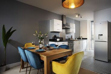 Penthouse Plymouth Apartment  Sea View  Sleeps 7   Private Parking   Habita Property