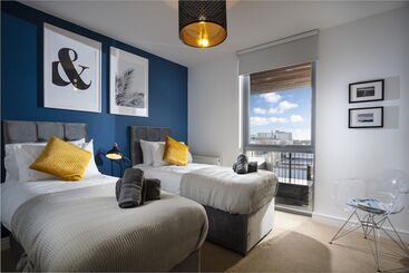 Penthouse Plymouth Apartment  Sea View  Sleeps 7   Private Parking   Habita Property