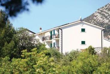 Apartments Trstenica