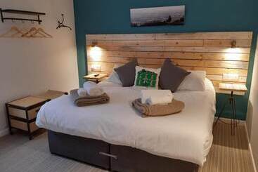 Cotswold Apart