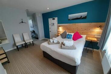 Cotswold Apart