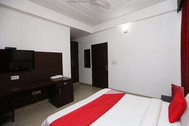 Fabhotel Corple Stays