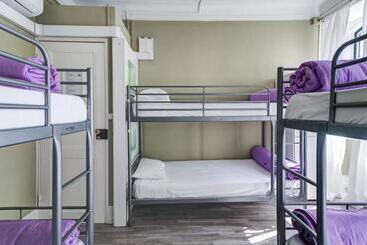 Hostel Seven Hills