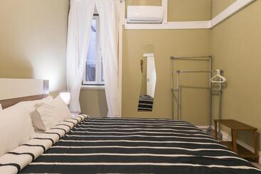 Hostel Seven Hills