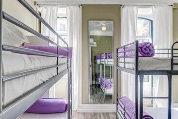 Hostel Seven Hills