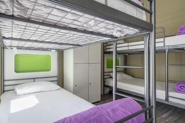 Hostel Seven Hills