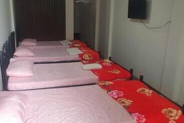 هتل Aa Travellers Pad