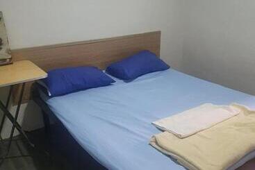 هتل Aa Travellers Pad