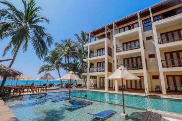 هتل Sapphire Seas Beachfront
